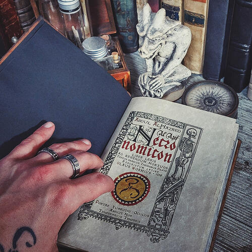 NECRONOMICON e De Vermis Mysteriis