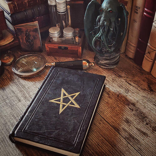 Novem Portis, De Vermis Mysteriis e altri libri