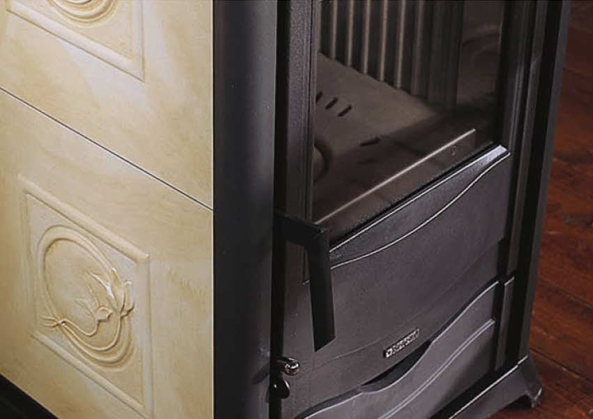 Stufa a Legna Nordica Rossella Plus Forno Evo Liberty Potenza Termica 9.1  kW 260 m3 Riscaldabili Colore Bordeaux