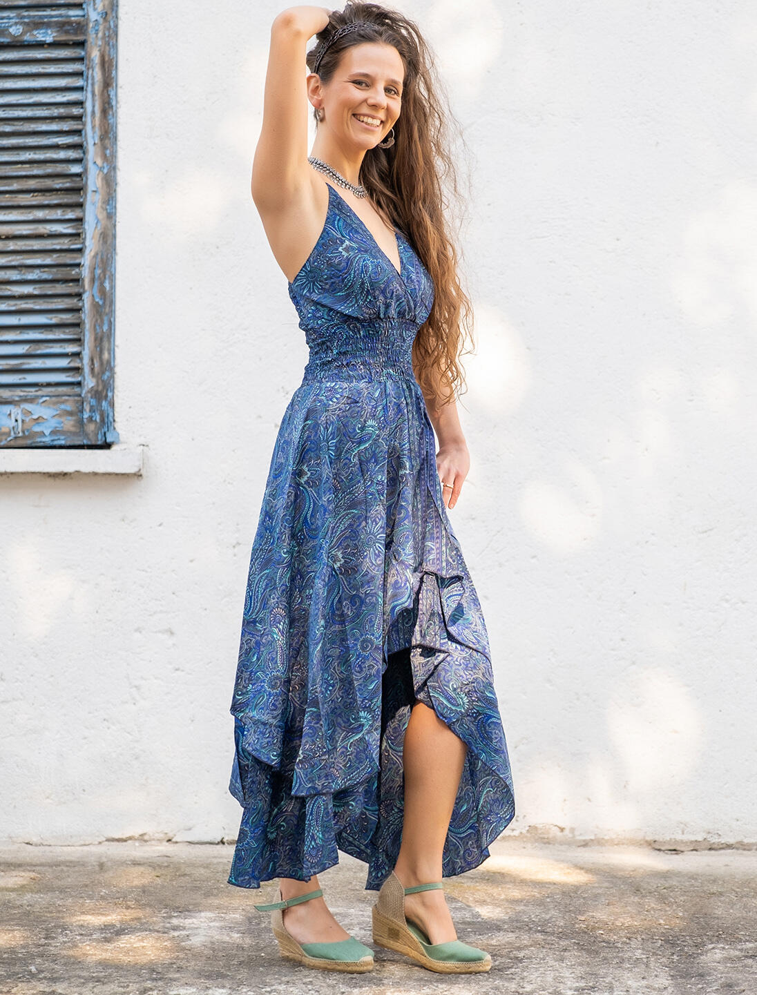 Vestito lungo Vallika in seta con spacco - Misto fiori blu