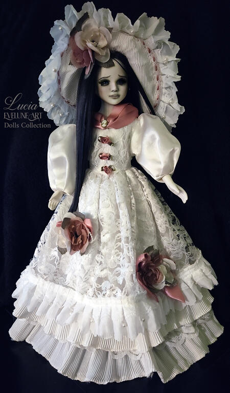 Lucia bambola porcellana e stoffa 50 cm.