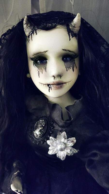 Lorelain bambola Demone Goth Creepy - 45 cm.