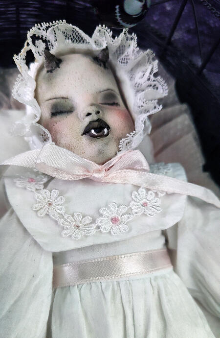 Mirea bambola nella culla fatta bebè Demone Vampiro Goth Creepy