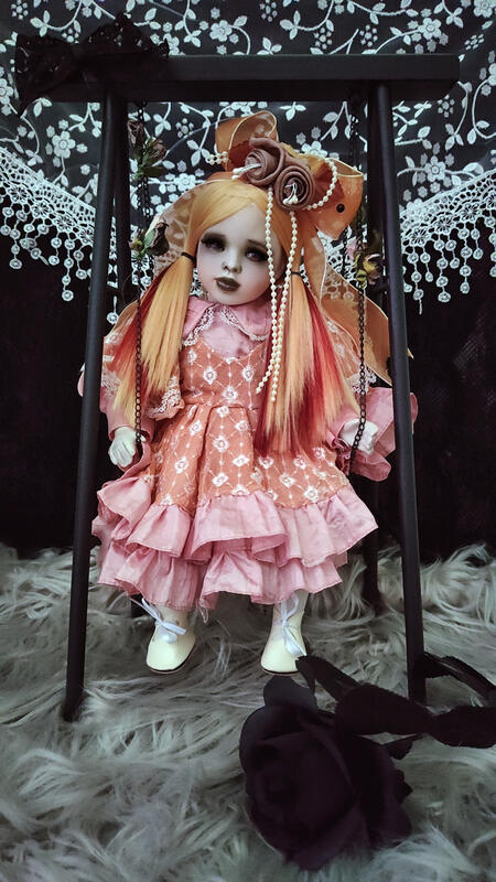Aliss bambola sull'altalena 40 cm.  Horror Creepy fatta a mano 