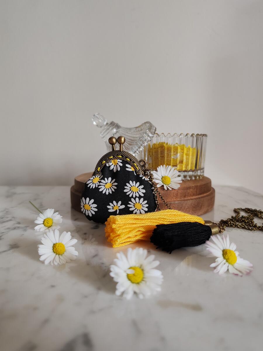 Collana "M'ama, non m'ama"