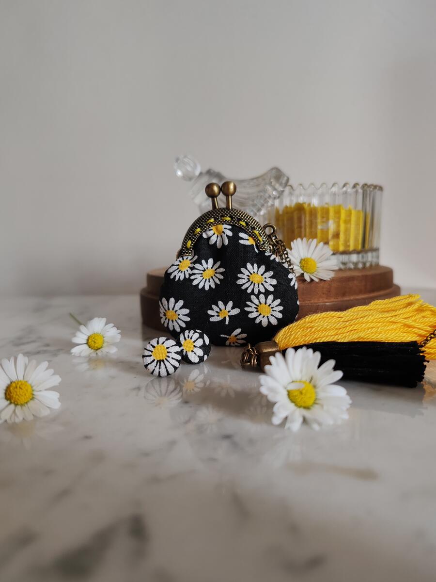 Collana "M'ama, non m'ama"