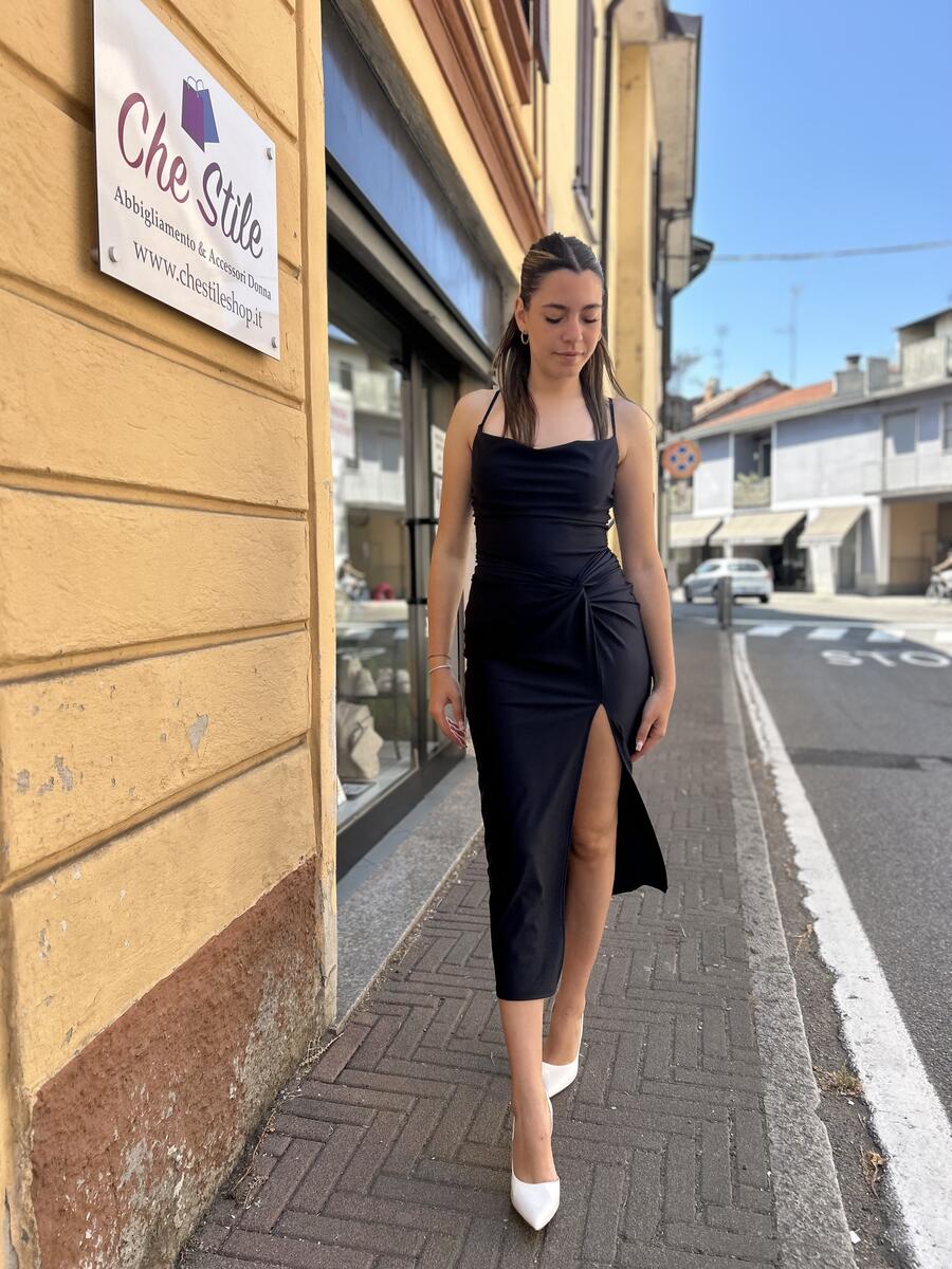 NOVITÀ Abito lungo in satin con nodo e spacco