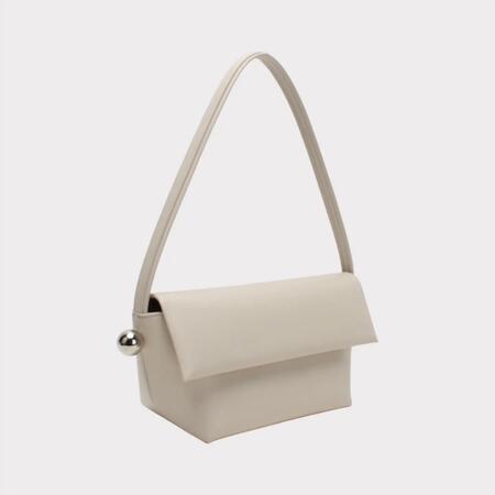 Borsa a spalla con patta, chiusura magnetica e con zip