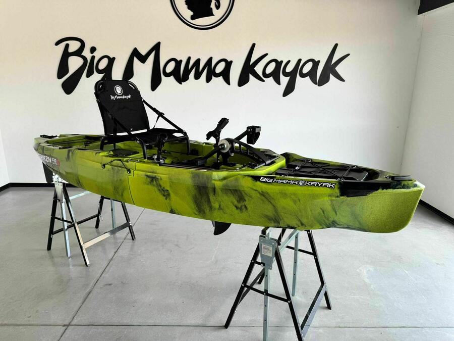 Kayak a Motore di prua Haswing Cayman 55lb con GPS + Pedali divisibile Big Mama Triken 330 live S, con ruote e vasca del vivo