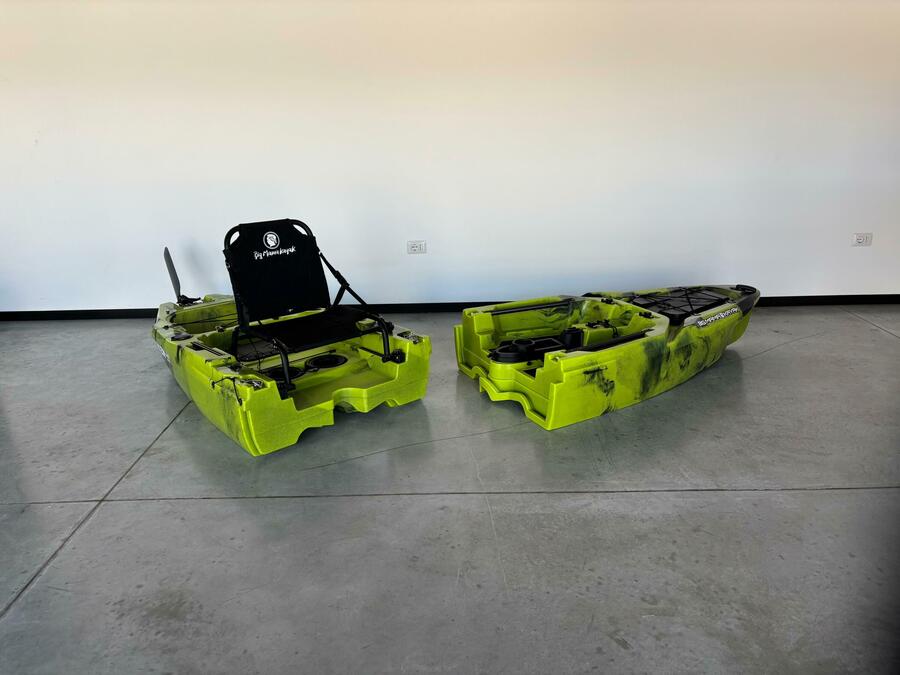 Kayak a Motore di prua Haswing Cayman 55lb con GPS + Pedali divisibile Big Mama Triken 330 live S, con ruote e vasca del vivo