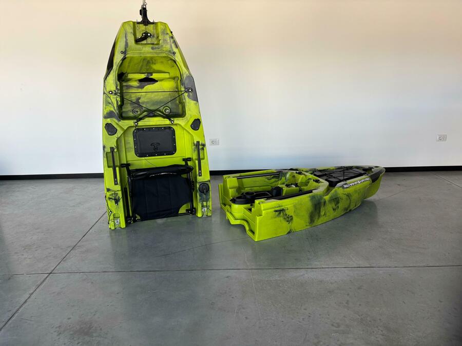 Kayak a Motore di prua Haswing Cayman 55lb con GPS + Pedali divisibile Big Mama Triken 330 live S, con ruote e vasca del vivo