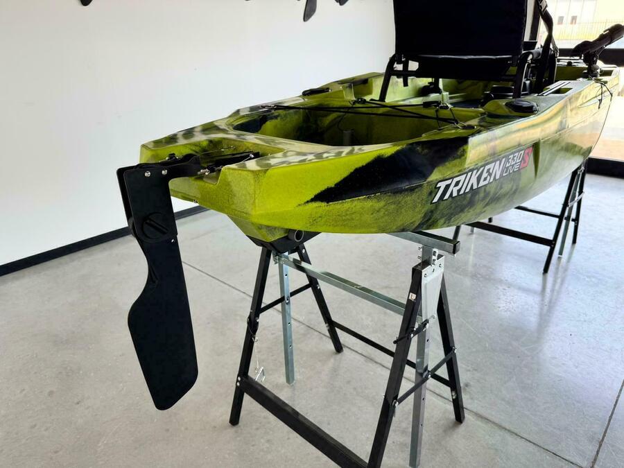 Kayak a Motore di prua Haswing Cayman 55lb con GPS + Pedali divisibile Big Mama Triken 330 live S, con ruote e vasca del vivo