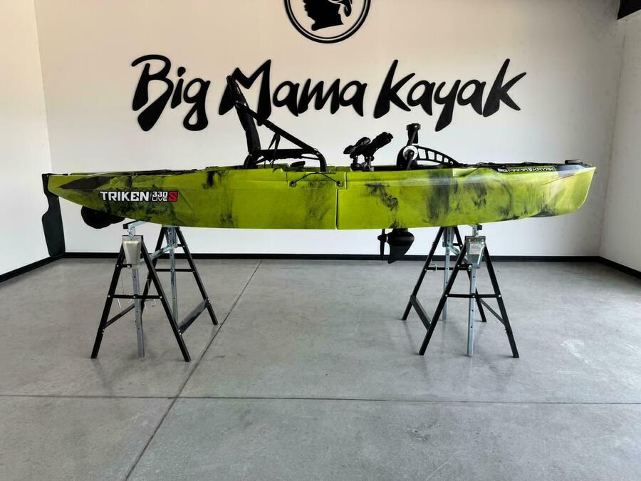 Kayak a Motore di prua Haswing Cayman 55lb con GPS + Pedali divisibile Big Mama Triken 330 live S, con ruote e vasca del vivo