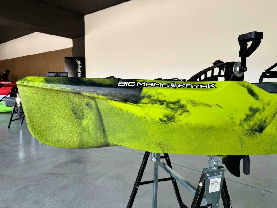 Kayak a Motore di prua Haswing Cayman 55lb con GPS + Pedali divisibile Big Mama Triken 330 live S, con ruote e vasca del vivo