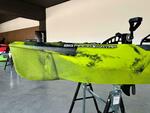 Kayak a Motore di prua Haswing Cayman 55lb con GPS + Pedali divisibile Big Mama Triken 330 live S, con ruote e vasca del vivo