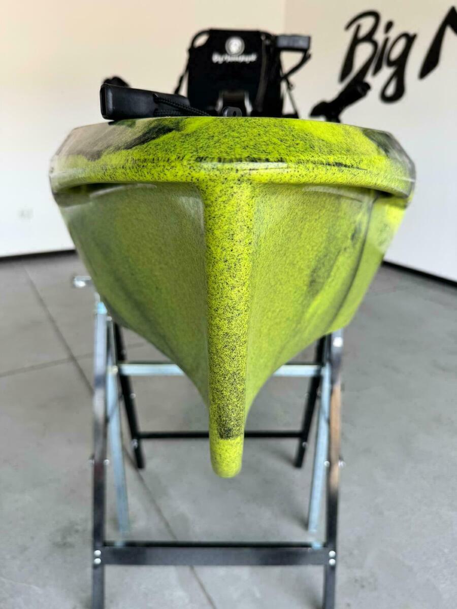 Kayak a Motore di prua Haswing Cayman 55lb con GPS + Pedali divisibile Big Mama Triken 330 live S, con ruote e vasca del vivo