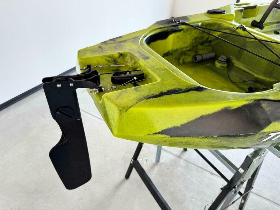 Kayak a Motore di prua Haswing Cayman 55lb con GPS + Pedali divisibile Big Mama Triken 330 live S, con ruote e vasca del vivo
