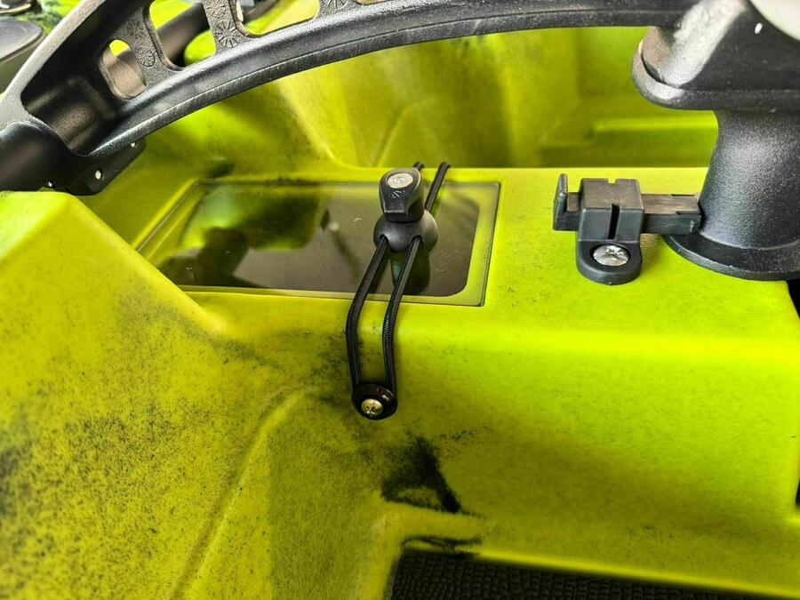 Kayak a Motore di prua Haswing Cayman 55lb con GPS + Pedali divisibile Big Mama Triken 330 live S, con ruote e vasca del vivo