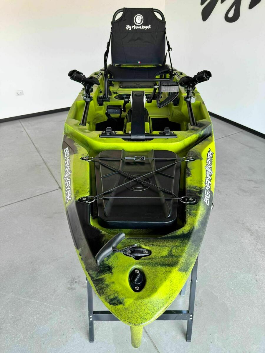 Kayak a Motore di prua Haswing Cayman 55lb con GPS + Pedali divisibile Big Mama Triken 330 live S, con ruote e vasca del vivo