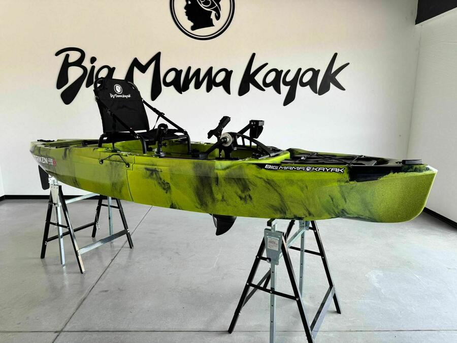 Kayak a Motore di prua Haswing Cayman 55lb con GPS + Pedali divisibile Big Mama Triken 330 live S, con ruote e vasca del vivo