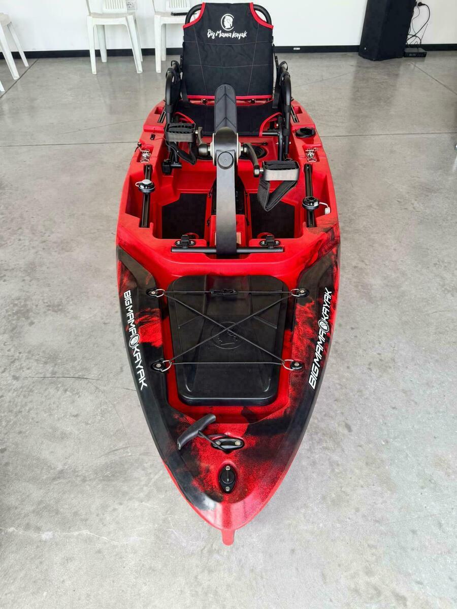 Kayak a Motore di prua Haswing Cayman 55lb con GPS + Pedali divisibile Big Mama Triken 330 live S, con ruote e vasca del vivo