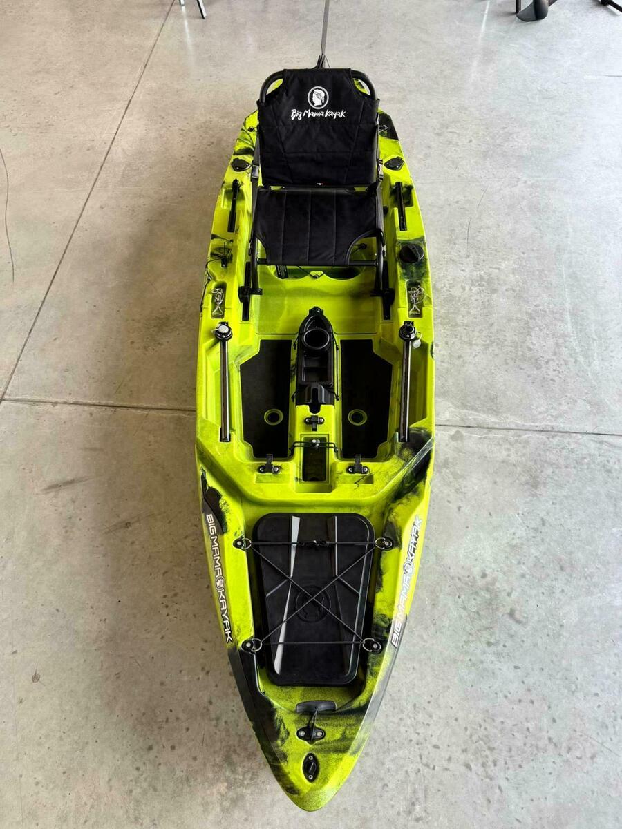 Kayak a Motore di prua Haswing Cayman 55lb con GPS + Pedali divisibile Big Mama Triken 330 live S, con ruote e vasca del vivo