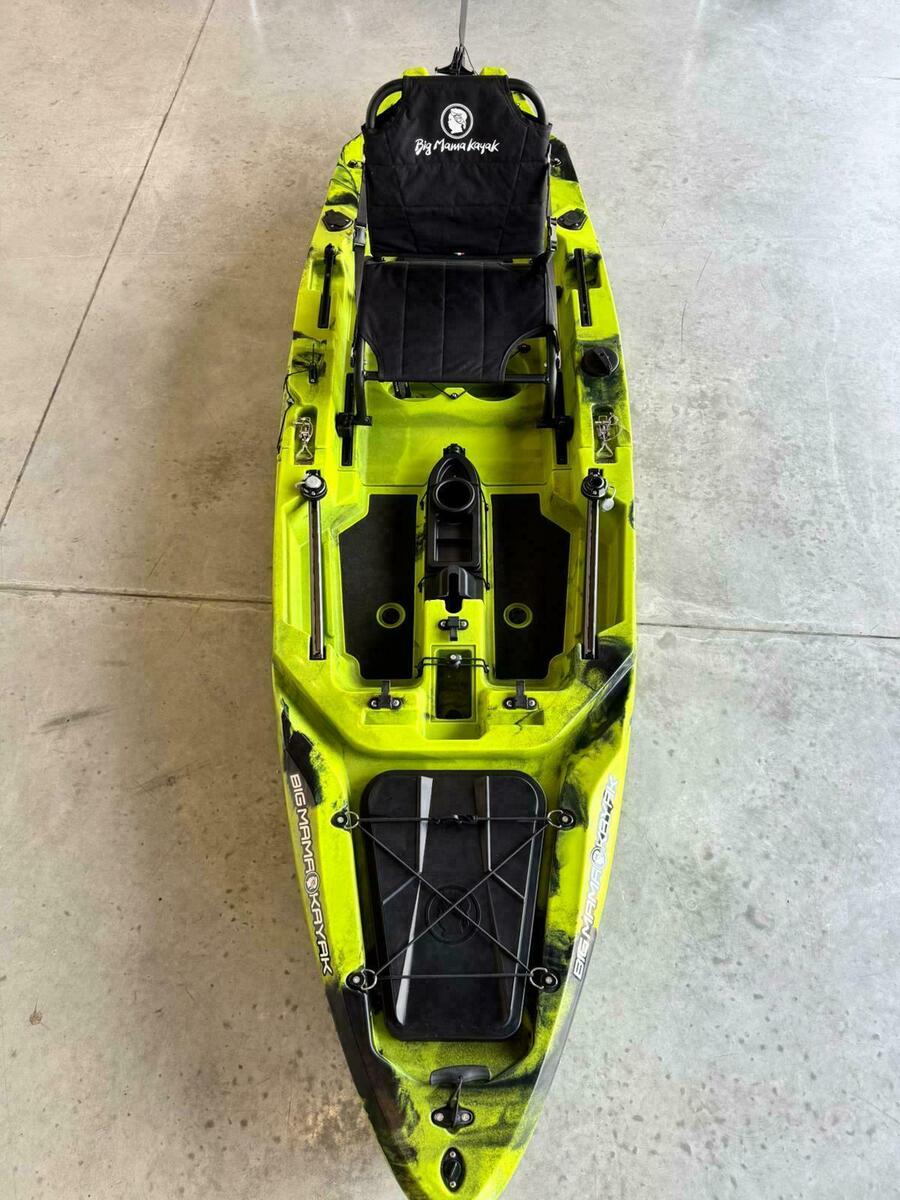 Kayak a Motore di prua Haswing Cayman 55lb con GPS + Pedali divisibile Big Mama Triken 330 live S, con ruote e vasca del vivo