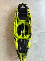 Kayak a Motore di prua Haswing Cayman 55lb con GPS + Pedali divisibile Big Mama Triken 330 live S, con ruote e vasca del vivo