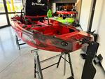 Kayak a Motore di prua Haswing Cayman 55lb con GPS + Pedali divisibile Big Mama Triken 330 live S, con ruote e vasca del vivo