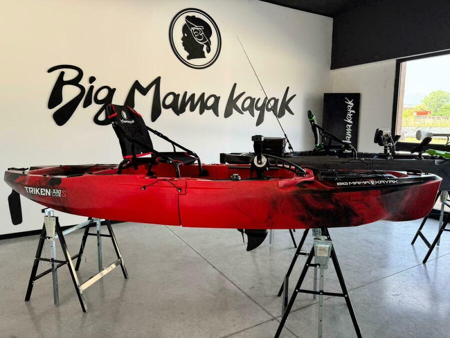 Kayak a Motore di prua Haswing Cayman 55lb con GPS + Pedali divisibile Big Mama Triken 330 live S, con ruote e vasca del vivo