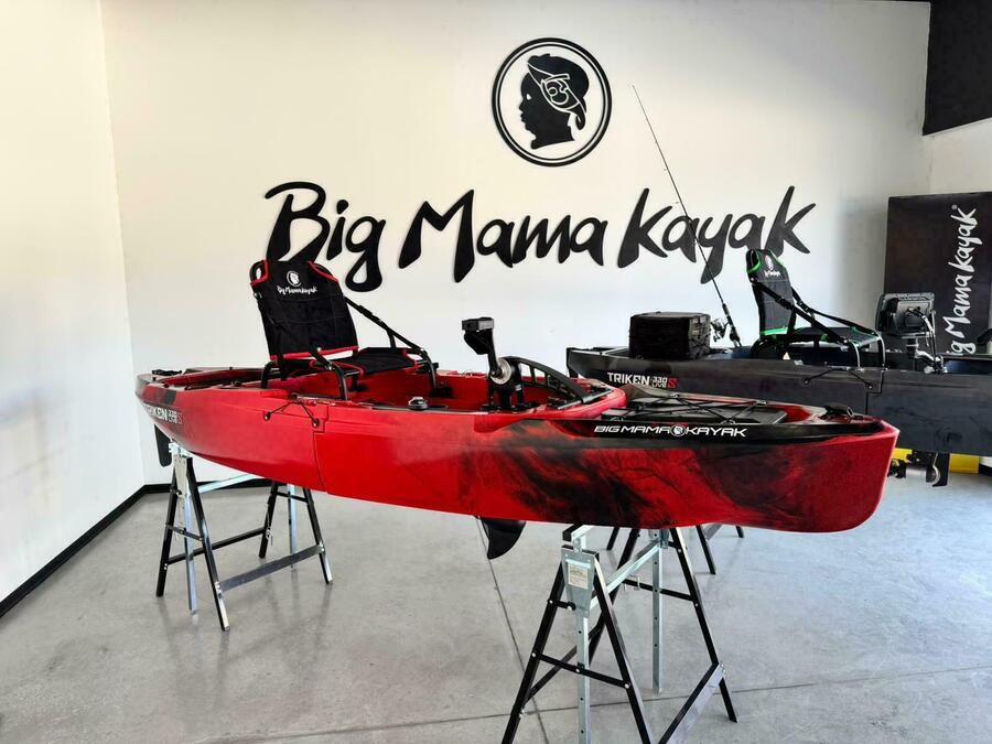 Kayak a Motore di prua Haswing Cayman 55lb con GPS + Pedali divisibile Big Mama Triken 330 live S, con ruote e vasca del vivo