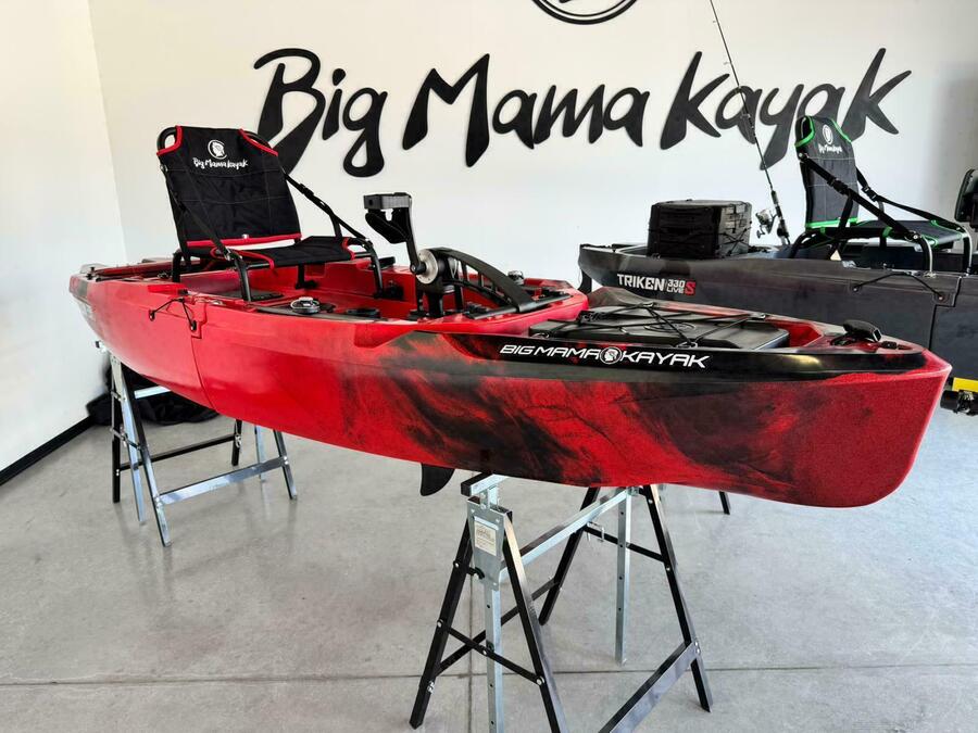 Kayak a Motore di prua Haswing Cayman 55lb con GPS + Pedali divisibile Big Mama Triken 330 live S, con ruote e vasca del vivo