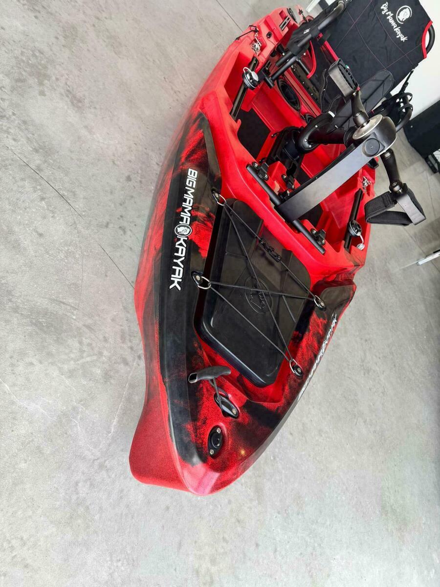 Kayak a Motore di prua Haswing Cayman 55lb con GPS + Pedali divisibile Big Mama Triken 330 live S, con ruote e vasca del vivo