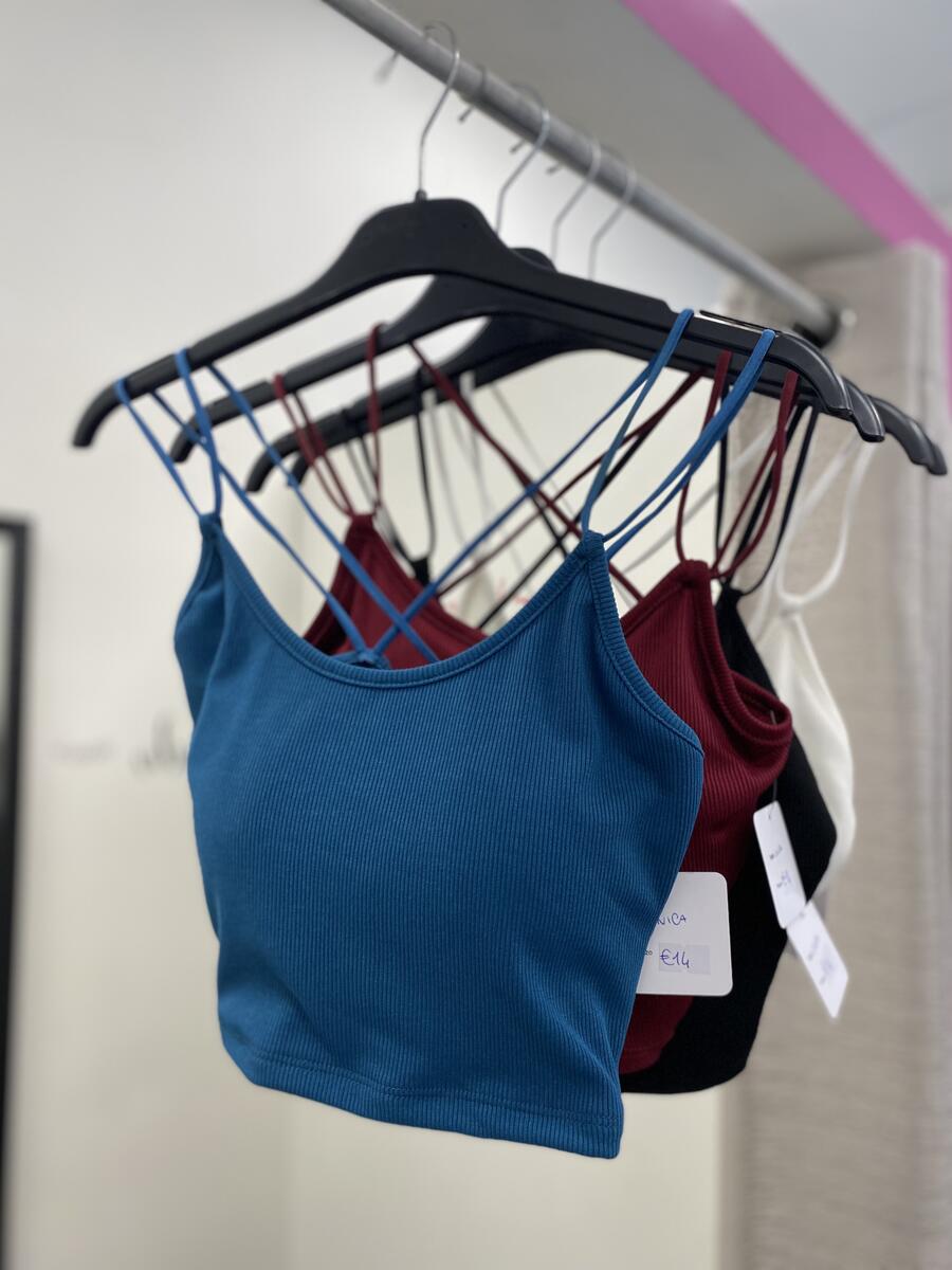 NOVITÀ Crop top a costine incrocio