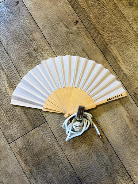 Ventaglio profumabile con fragranza inclusa, colore bianco