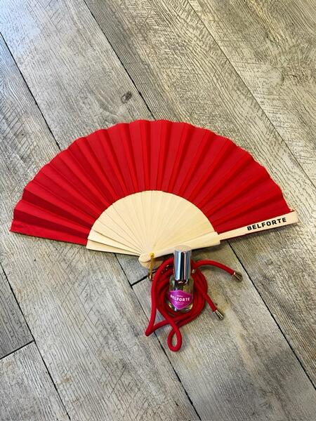 Ventaglio profumabile con fragranza inclusa, colore rosso