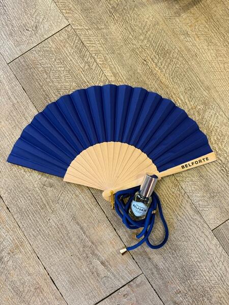 Ventaglio profumabile con fragranza inclusa, colore blu