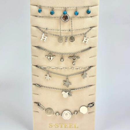 Braccialetti con ciondoli argentati in acciaio