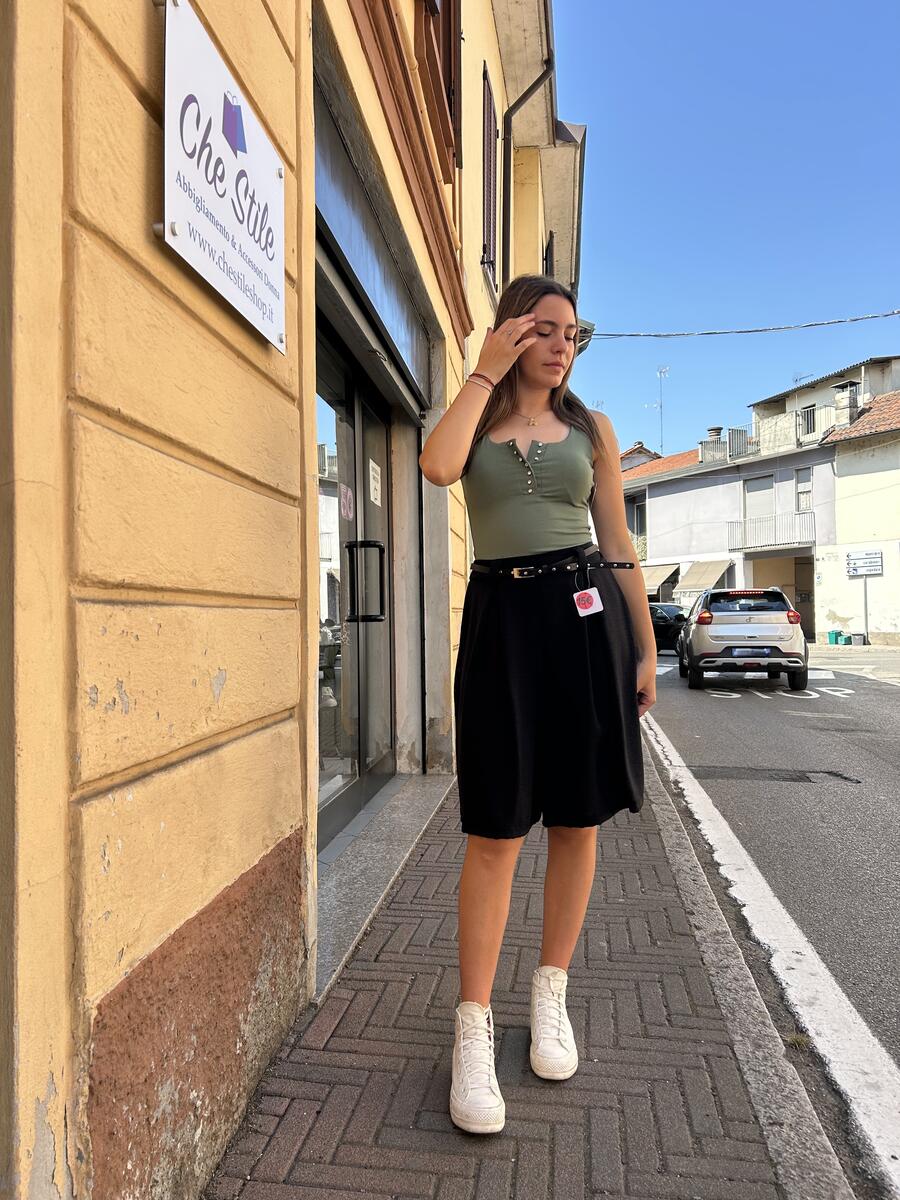 NOVITÀ Bermuda ampio effetto gonna con cinturina 