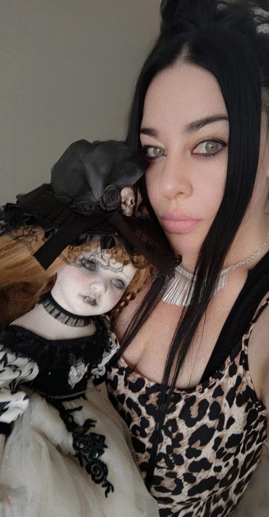 Helena delle Rose Nere bambola porcellana