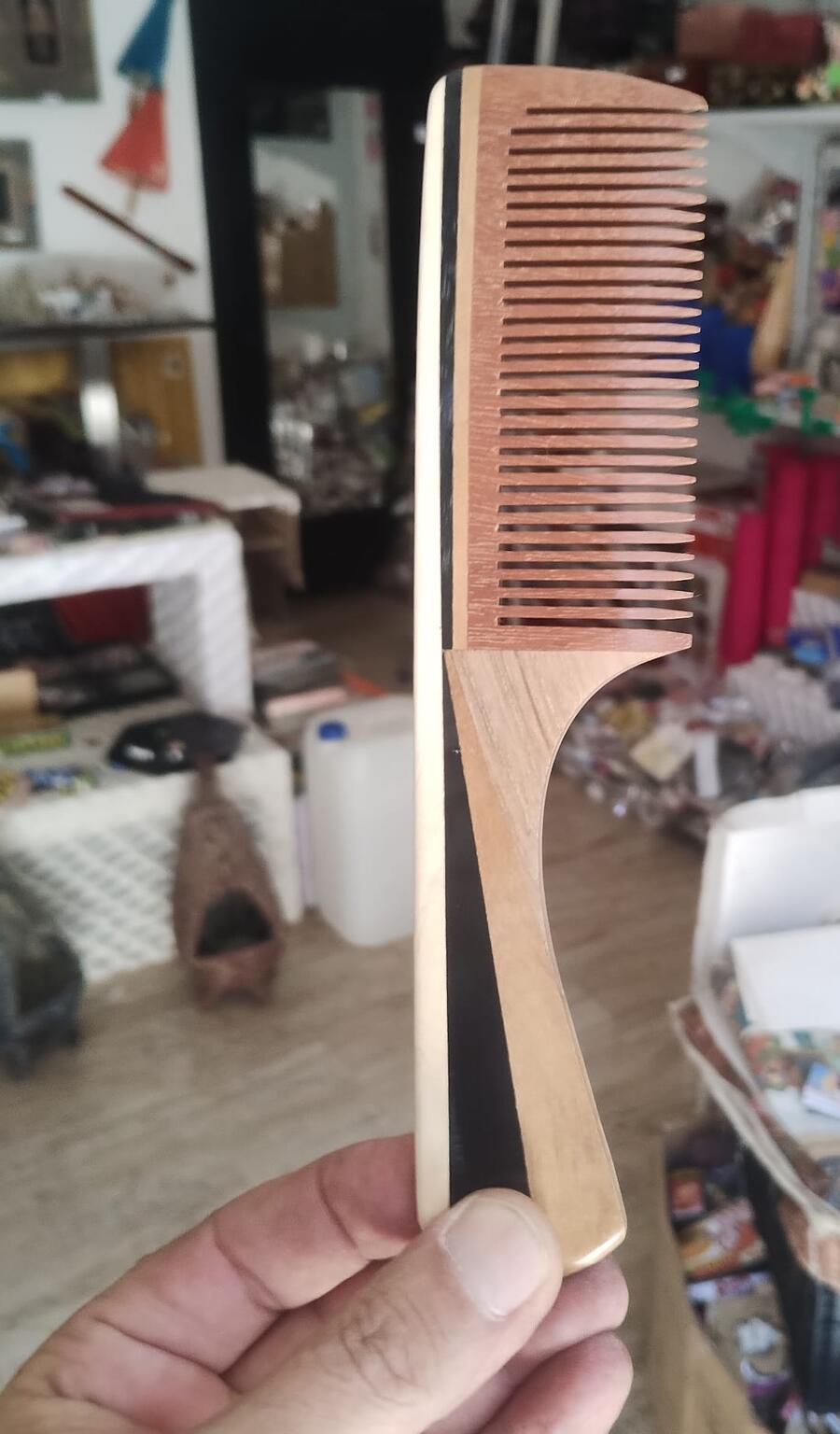 Set 2 Pettini Etnici Artigianali in Legno Intarsiato – Design Unico e Delicato sui Capelli 