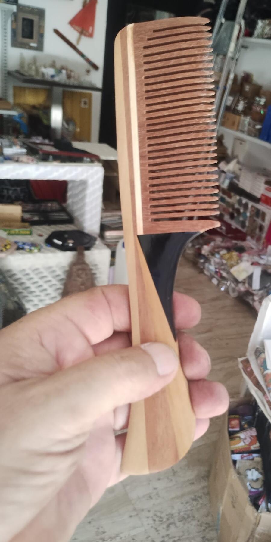 Set 2 Pettini Etnici Artigianali in Legno Intarsiato – Design Unico e Delicato sui Capelli 