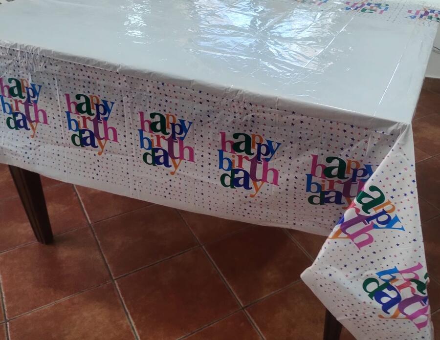 6 Tovaglie in PVC 132X220 cm – Tema Happy birthday