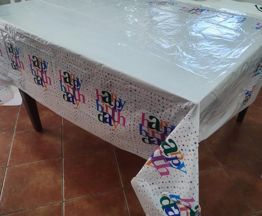6 Tovaglie in PVC 132X220 cm – Tema Happy birthday