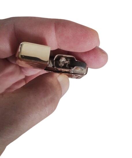 Accendino Zippo Vintage Placcato Oro con Scatola Originale – Anni ‘70/80 (Raro)