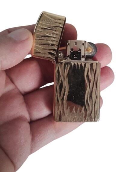 Accendino Zippo Vintage Placcato Oro con Scatola Originale – Anni ‘70/80 (Raro)
