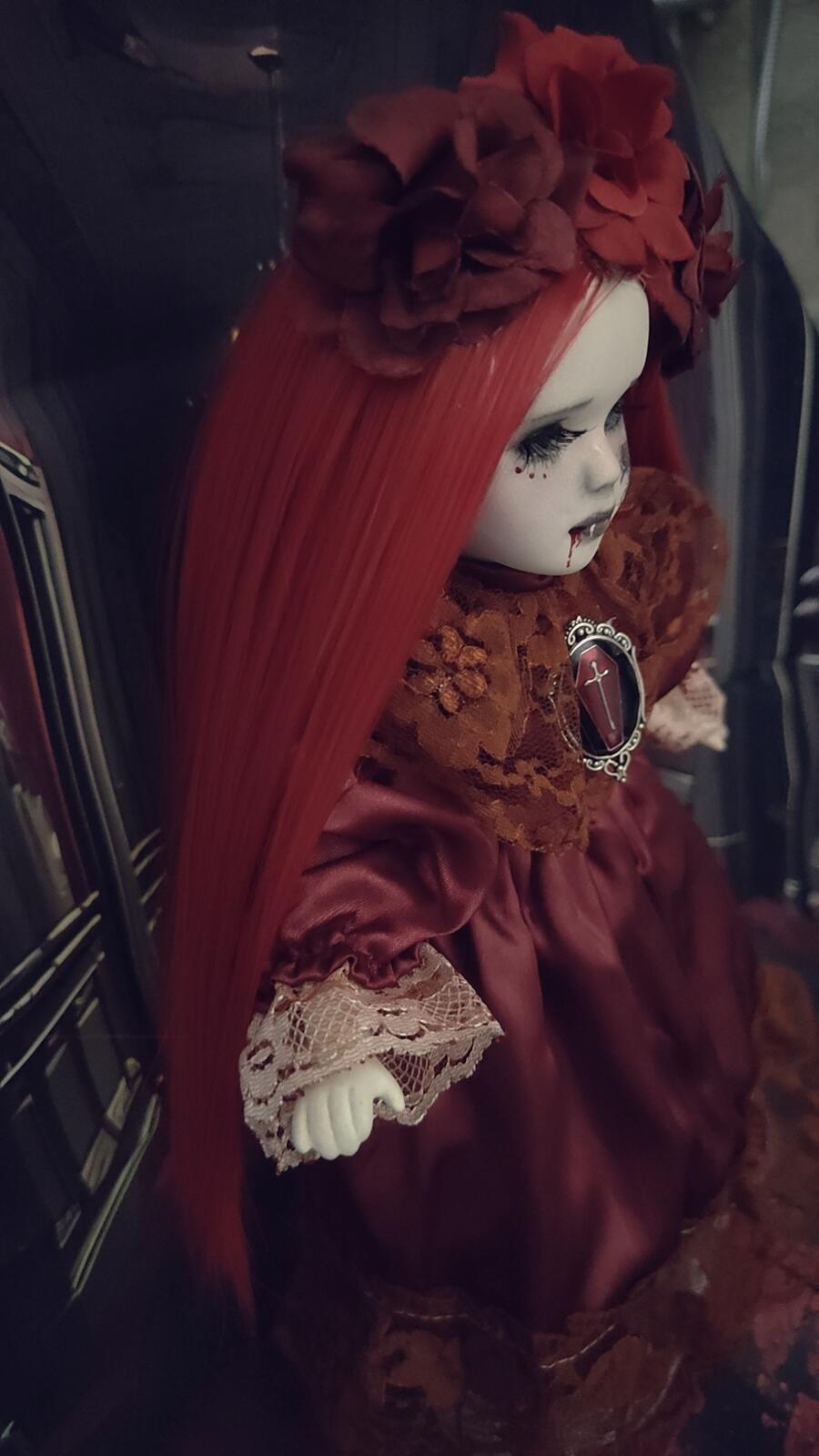 Rubinia bambola vampiro 32 cm.