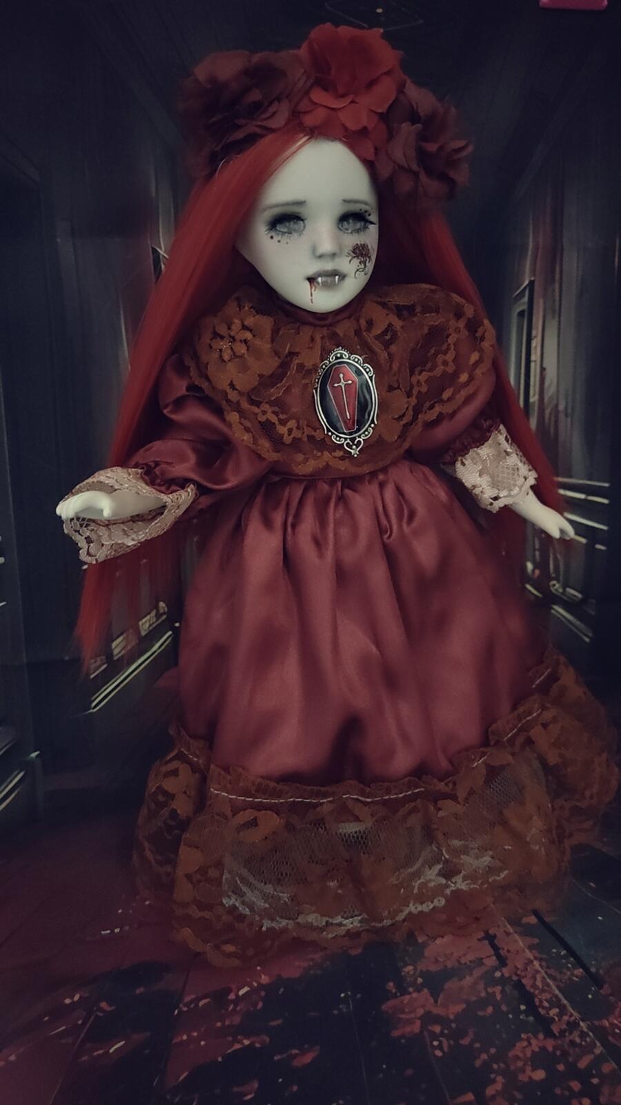 Rubinia bambola vampiro 32 cm.