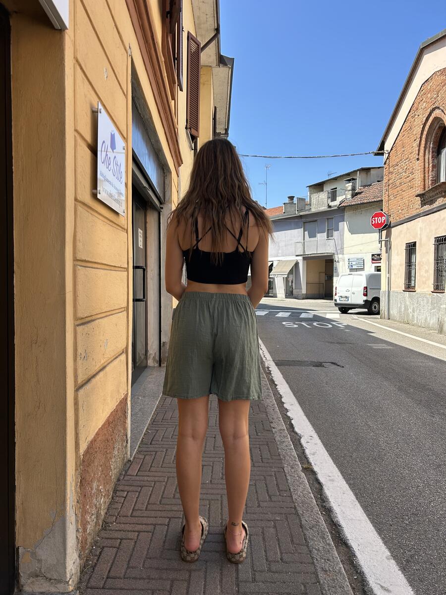NOVITÀ Bermuda in cotone a tinta unita