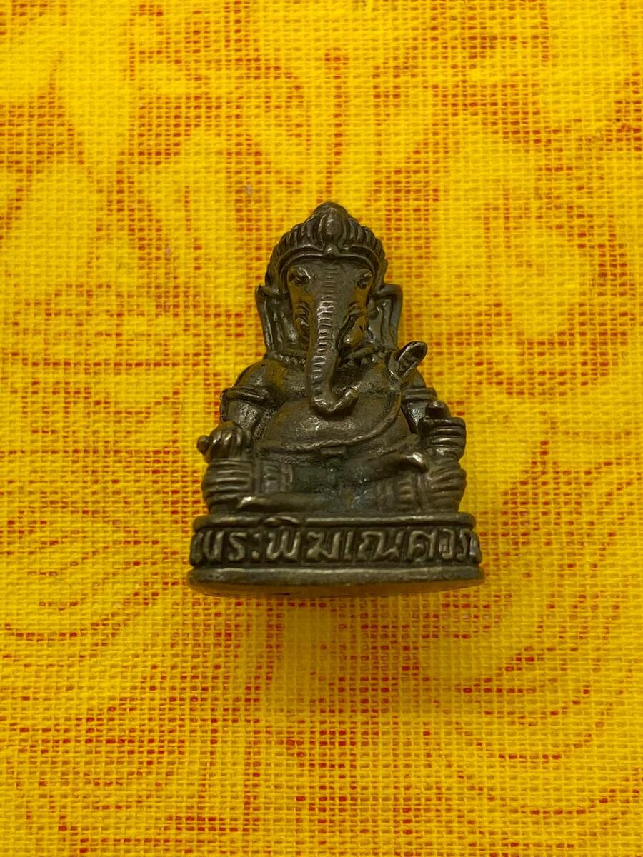 Statuina PORTAFORTUNA GANESH OF GOLD, DISTRUTTORE DI OSTACOLI e portatore di RICCHEZZA (con Pha Yant in OMAGGIO)